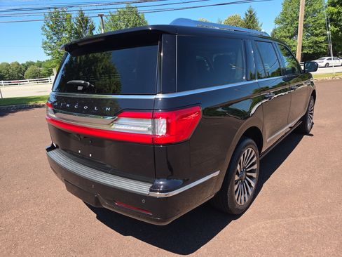 Used 2021 Lincoln Navigator L Reserve w/ Luxury Package AWD/4WD image 3
