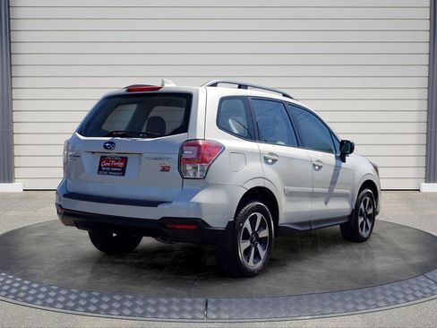 Used 2017 Subaru Forester 2.5i w/ Alloy Wheel Package AWD/4WD image 7