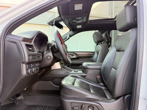 Used 2021 Chevrolet Suburban LT w/ LT Signature Package RWD image 18