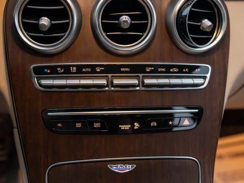 Used 2021 Mercedes-Benz GLC 300 4MATIC image 34