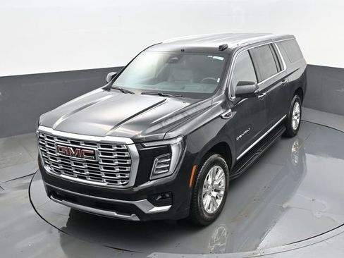 Used 2025 GMC Yukon XL Denali AWD/4WD image 27
