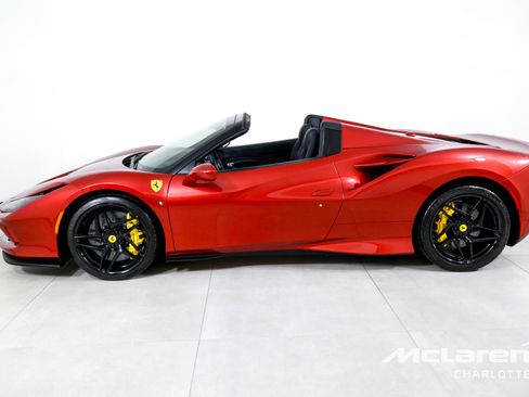 Used 2022 Ferrari F8 Tributo image 6