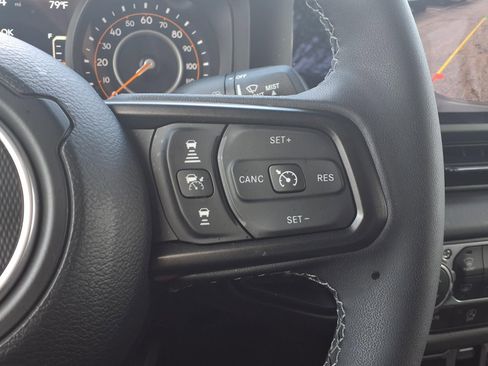 Used 2025 Jeep Gladiator Sport image 15