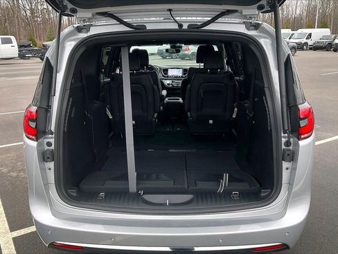 New 2026 Chrysler Pacifica Select FWD image 24