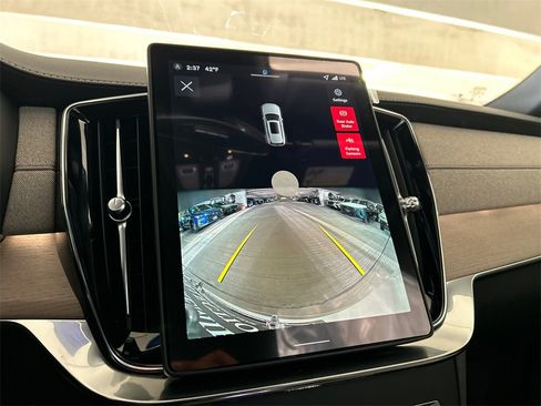 New 2026 Volvo XC90 B5 Core w/ Protection Package image 17