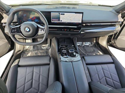 Used 2025 BMW 530i RWD image 9
