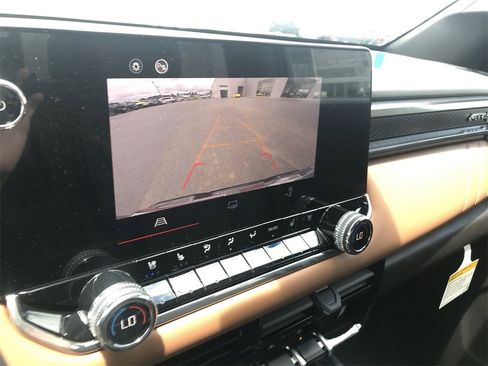 New 2025 GMC Canyon AT4 w/ Nightfall Edition image 17