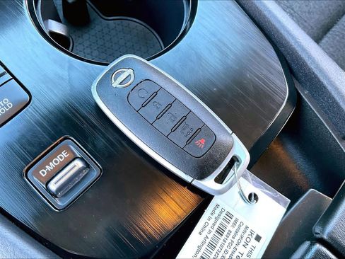 Used 2024 Nissan Rogue SV image 14