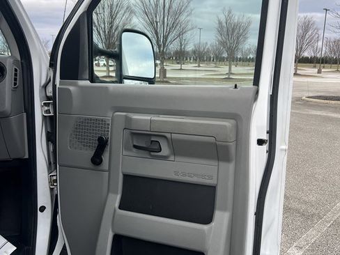 Used 2013 Ford E-250 and Econoline 250 image 10