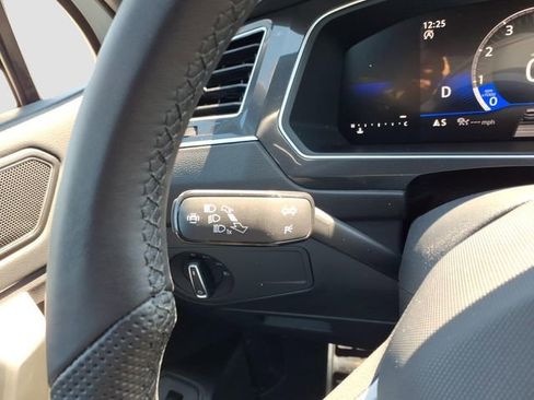 Used 2024 Volkswagen Tiguan SE R-Line image 24