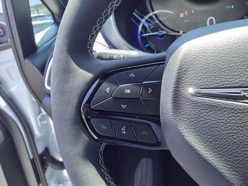 New 2023 Chrysler Pacifica Touring-L w/ S Appearance Package image 10