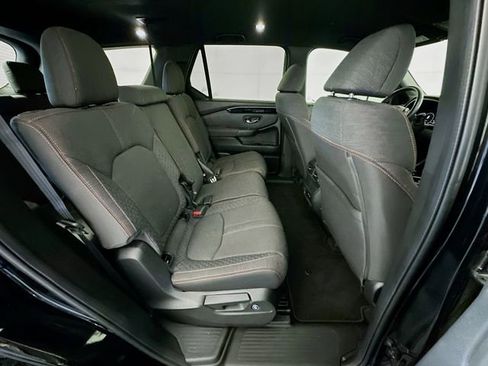 Used 2025 Honda Pilot Sport image 26