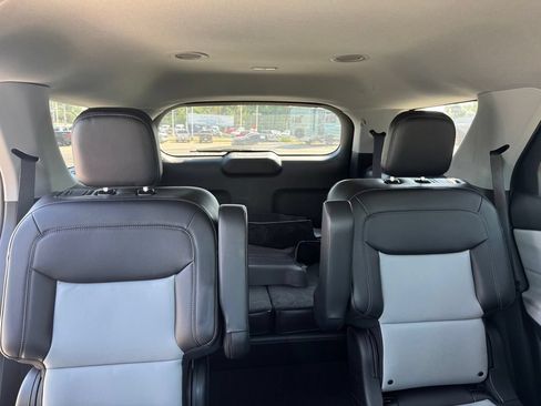 Used 2024 Ford Explorer XLT w/ Equipment Group 202A AWD/4WD image 9