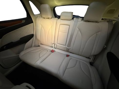 Used 2016 Lincoln MKC Reserve image 11