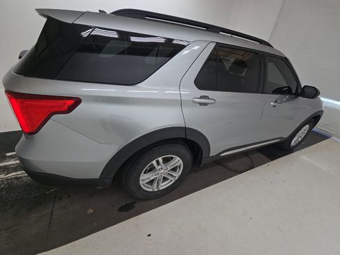Used 2021 Ford Explorer XLT w/ Equipment Group 202A image 5