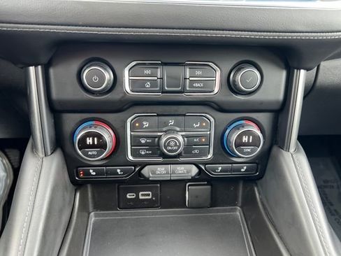 Used 2021 Chevrolet Suburban LT image 15