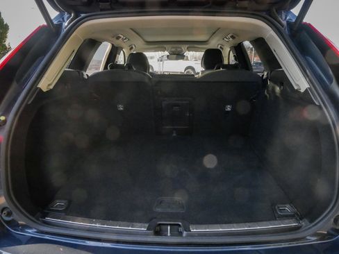 Used 2025 Volvo XC60 B5 Plus image 32