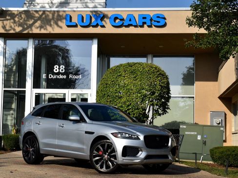 Used 2017 Jaguar F-PACE First Edition image 1
