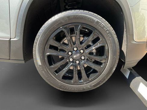 Used 2023 GMC Acadia SLE w/ Elevation Edition FWD image 16