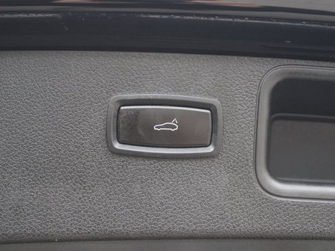 Used 2018 Porsche Macan image 32