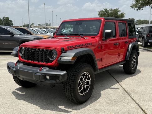 Used 2024 Jeep Wrangler Unlimited Rubicon AWD/4WD image 10