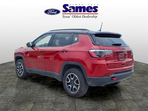 Used 2025 Jeep Compass Trailhawk AWD/4WD image 5