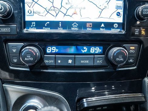 Used 2017 Nissan Maxima Platinum w/ Medallion Package image 30