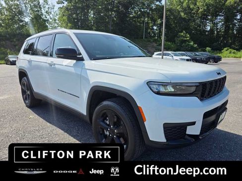 Used 2024 Jeep Grand Cherokee L Altitude AWD/4WD image 3