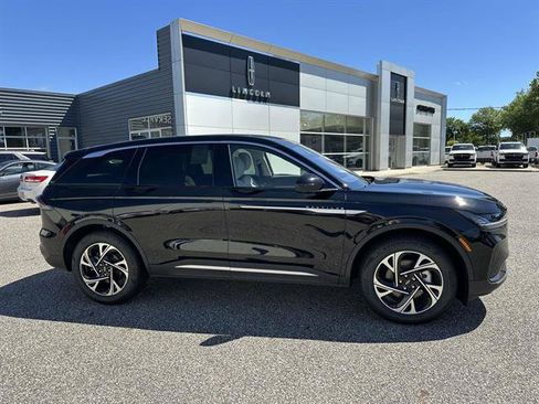 New 2026 Lincoln Nautilus Premier AWD/4WD image 3