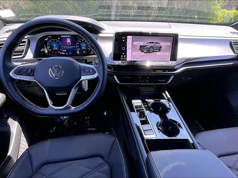 Certified 2026 Volkswagen Atlas Cross Sport SE w/ Panoramic Sunroof Package AWD/4WD image 3