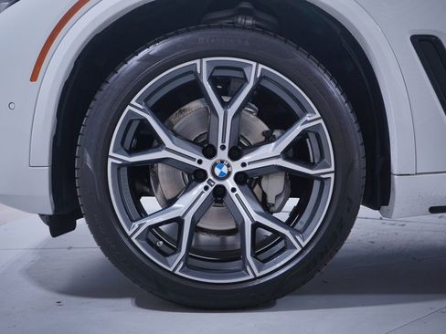 Used 2023 BMW X5 xDrive40i w/ M Sport Package image 2