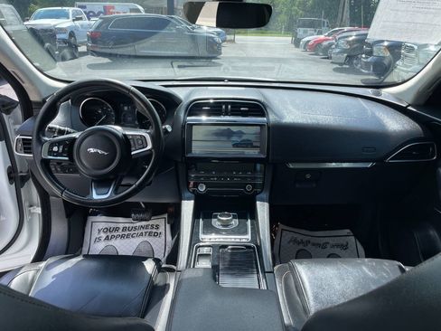 Used 2020 Jaguar F-PACE Prestige AWD/4WD image 11