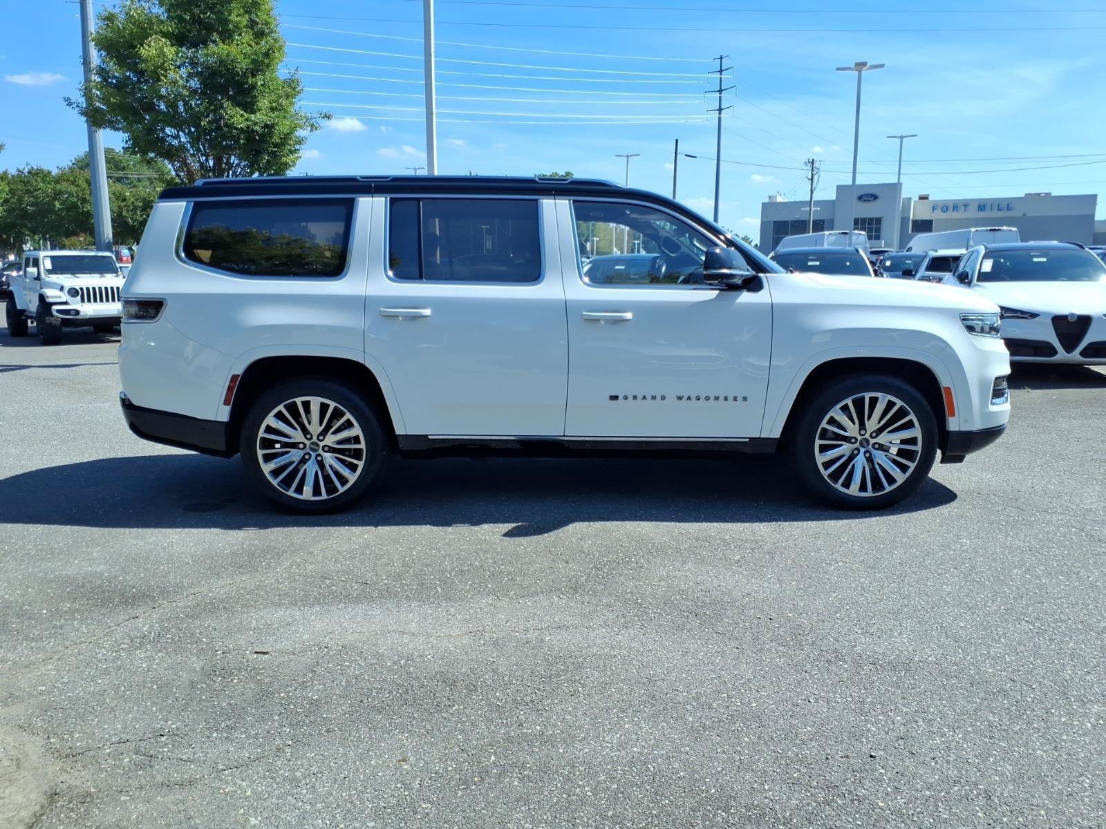 Used 2023 Jeep Grand Wagoneer Series III AWD/4WD image 12