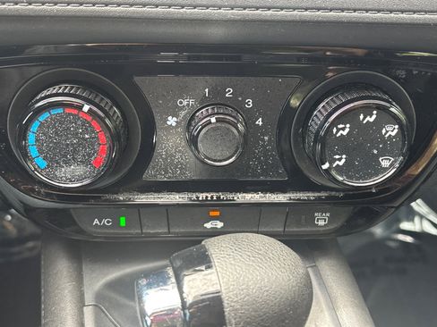 Used 2022 Honda HR-V LX image 40