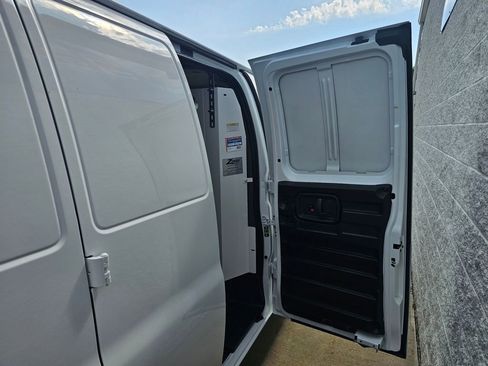 New 2025 Chevrolet Express 3500 w/ Driver Convenience Package RWD image 31