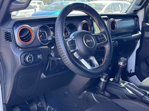 Used 2023 Jeep Gladiator Mojave AWD/4WD image 12