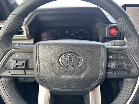 Used 2025 Toyota Tacoma TRD Off-Road image 14