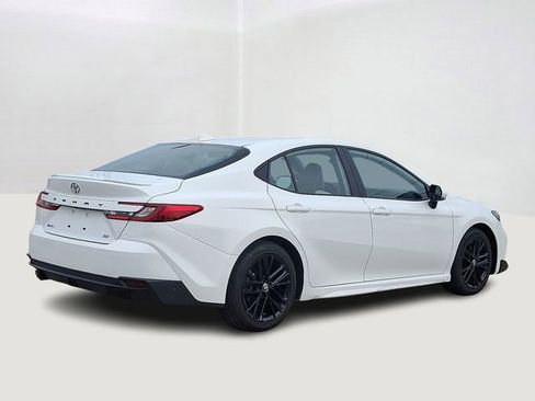 Used 2025 Toyota Camry SE image 6