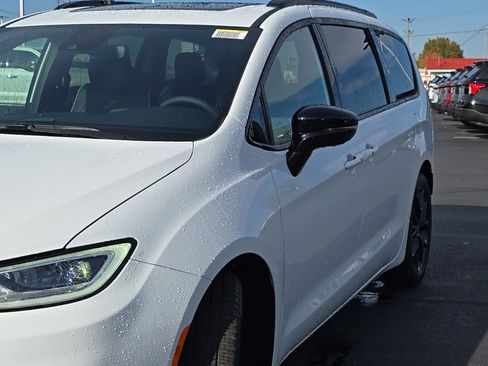 New 2026 Chrysler Pacifica Limited w/ S Appearance Package image 67
