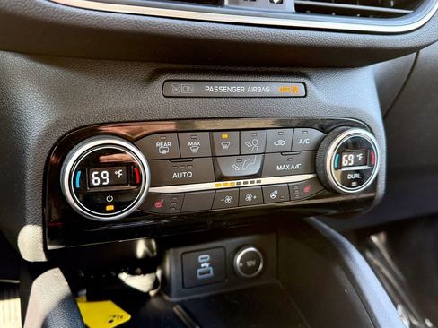 Used 2021 Ford Escape Titanium w/ Titanium Elite Package image 31