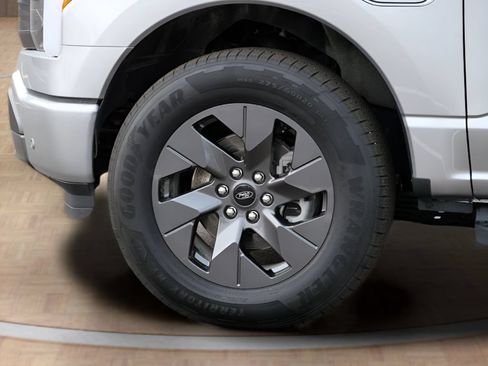 Used 2025 Ford F150 Lightning Lariat AWD/4WD image 9