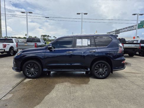 Used 2023 Lexus GX 460 Premium w/ Accessory Package AWD/4WD image 16