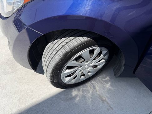 Used 2011 Hyundai Elantra GLS FWD image 18