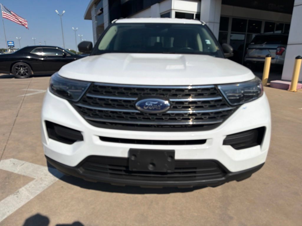 Used 2023 Ford Explorer XLT AWD/4WD image 8
