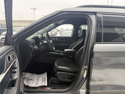 Used 2025 Ford Explorer ST image 33
