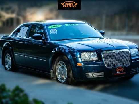 Used 2005 Chrysler 300 Touring image 3