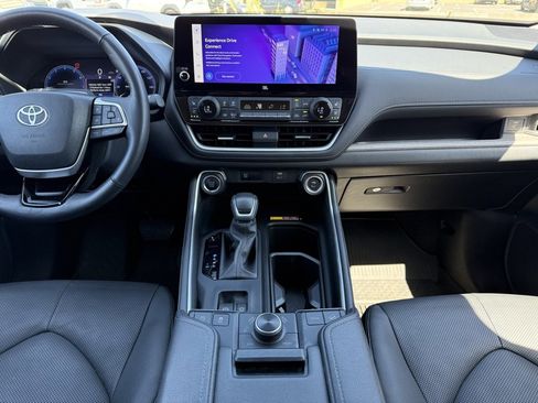 Used 2024 Toyota Grand Highlander Platinum image 23