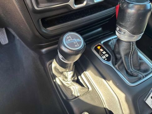 Used 2021 Jeep Gladiator Overland w/ Popular Equipment Package image 31