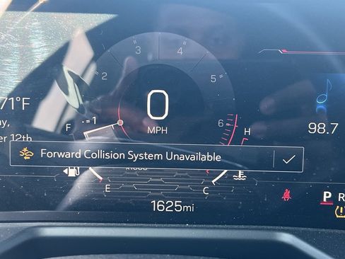 Used 2024 GMC Acadia Elevation image 2