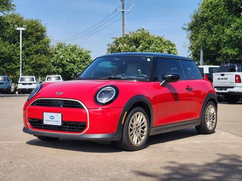 Used 2025 MINI Cooper 2-Door Hardtop FWD image 3